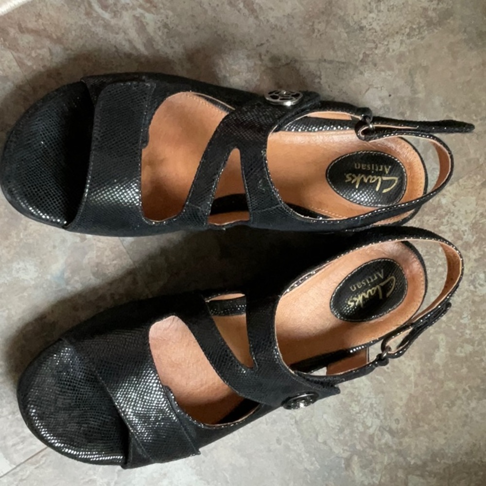 Clarks Artisan Black Patent Textured comfort sandals size 81/2 M